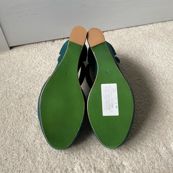 **BRAND NEW WEDGES HEELS** - Picture 8 of 8